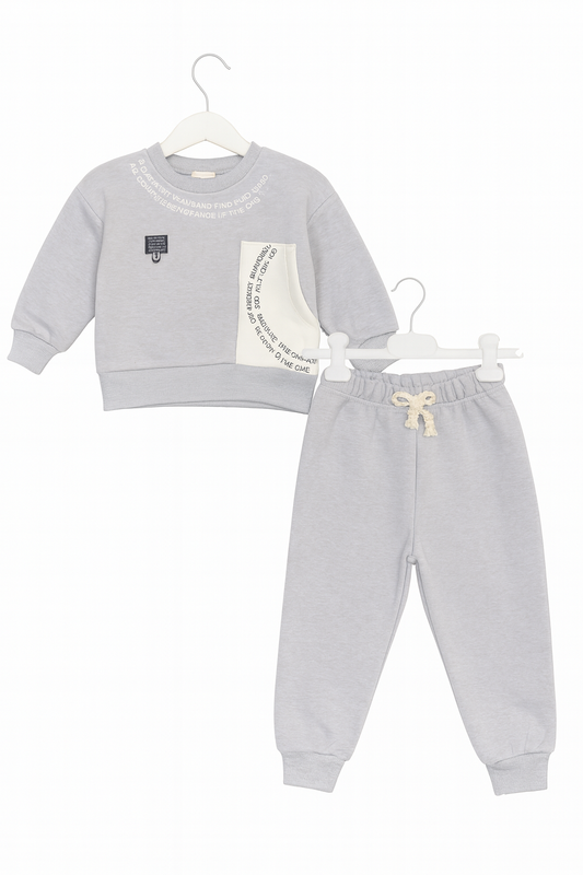 Light Gray Kids’ Sweatshirt and Jogger Set – Modern Casual Outfit with Patch Detail